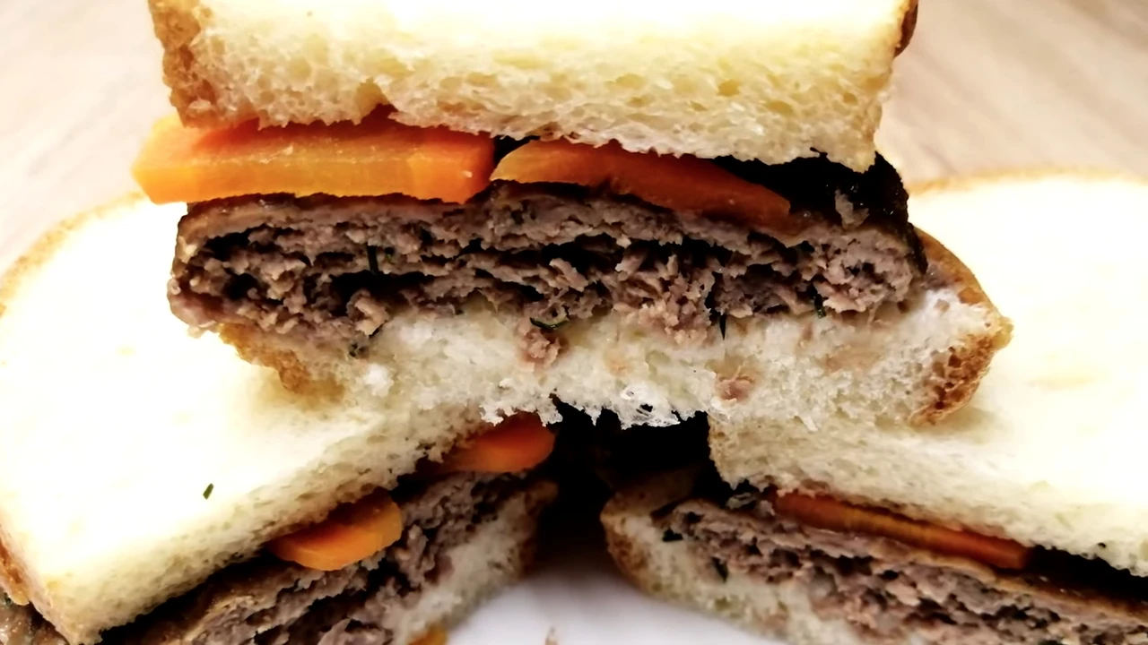 Сэндвич с говяжьими котлетами